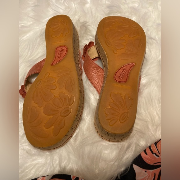 BORN Pink Floral Leather Sandals - Picture 4 of 10